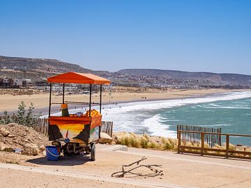 Verfrissende sinasappelsap aan de kust in Marokko