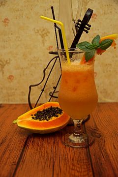 alcoholvrije papaja-limoencocktail in glazen
