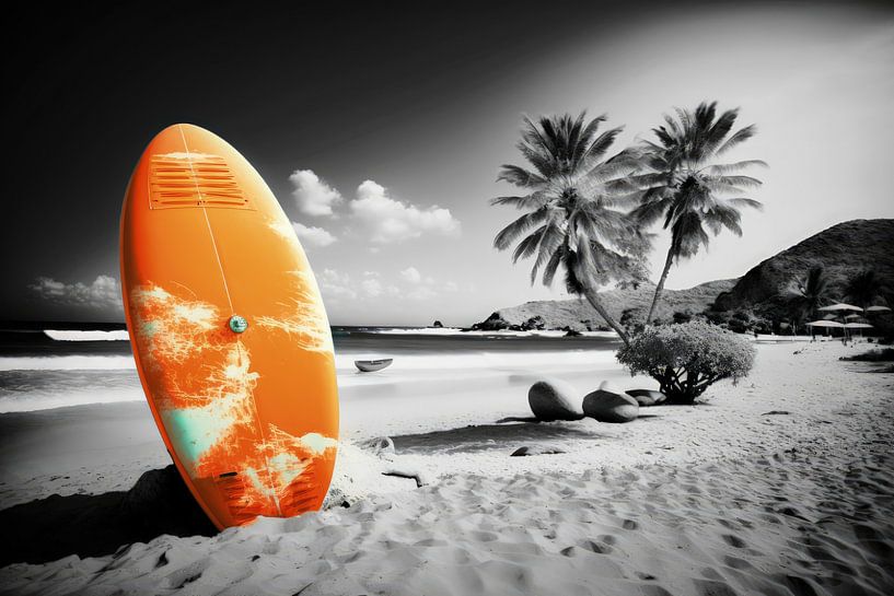 Beach Vibes: Oranje Surfplank in Zwart-Wit van Christian Ovís