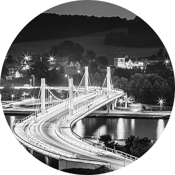 Hangbrug in Zwart-Wit over het Albertkanaal in Kanne