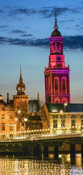 Nieuwe Toren in Kampen in de avond