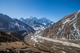 Unten im Tal liegt Pheriche von Ton Tolboom