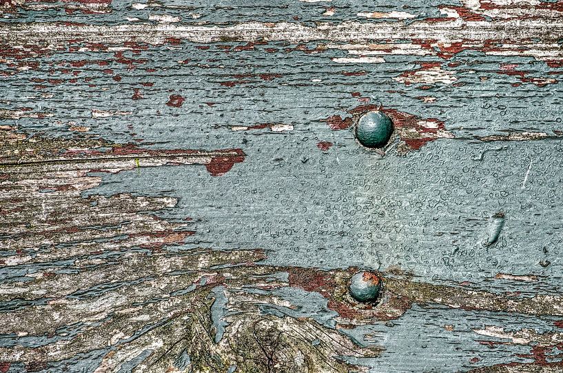 Verweerde plank met afbladderende verf van Frans Blok