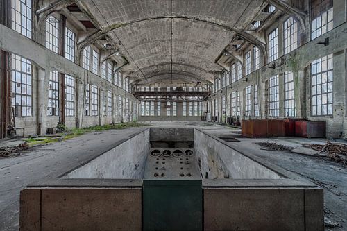 Sous la vieille grue - Hall industriel abandonné