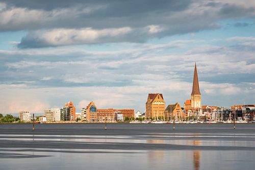 Blick über die Warnow auf Rostock