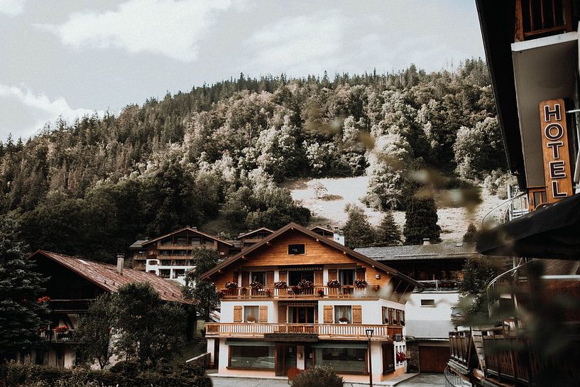 Dorf in den Alpen - Unterwegs in Europa von Linn Fotografie
