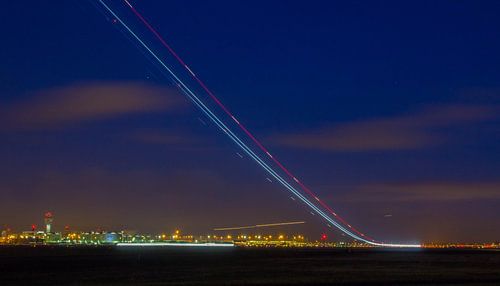 Décollage de l'avion tôt le matin à l'aéroport de Schiphol