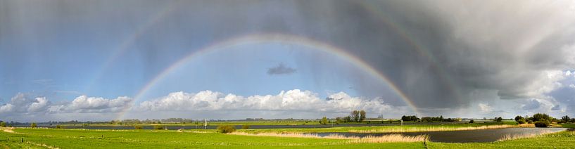 Doppelter Regenbogen über dem IJssel  von Sjoerd van der Wal Fotografie