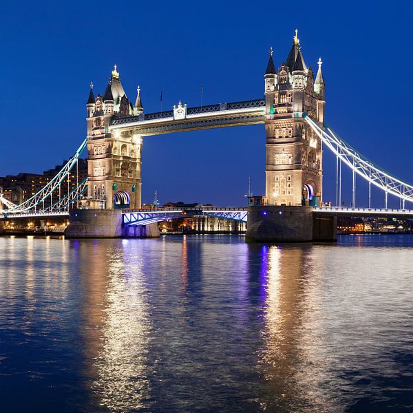 Tower Bridge zur blauen Stunde in London von Markus Lange