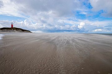 Sable frissonnant sur la plage près du phare de Texel sur Rozemarijn Raaijmakers-Bolleurs