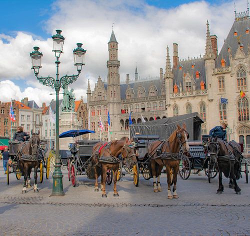 Paardenkoetsen op de Markt in Brugge