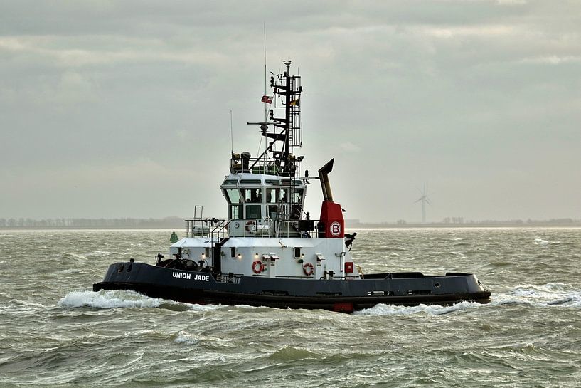 Tug Union Jade by Henk Noevers