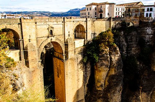 Puente arabe et bâtiment de la vieille ville de Ronda au bord du ravin Tajo de Ronda Andalousie Espa