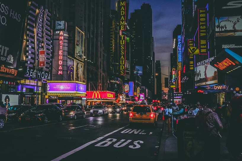 Manhattan by Hello Pompoyo
