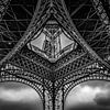 Onder de Eiffeltoren van Robbert Ladan