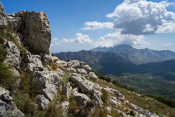 Felsen und Wolken. Gebirgslandschaft in Spanien