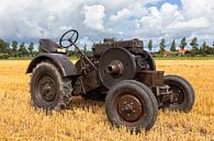Historische tractor op een stoppelveld van Bram van Broekhoven thumbnail