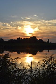 Sonnenuntergang am Fluss von Marcel Ethner