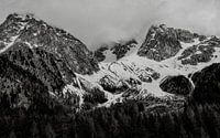 Photo noir et blanc des Dolomites.