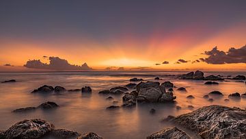Betoverende zonsondergang op het eiland Aruba van Harold van den Hurk