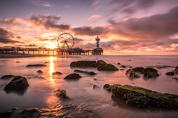 Zonsondergang pier Scheveningen van Patrick Löbler