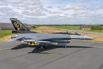 F-16 jubilé caisse de 1 SQN "Stingers". sur Jaap van den Berg