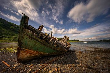 Abandoned boat sur Wojciech Kruczynski