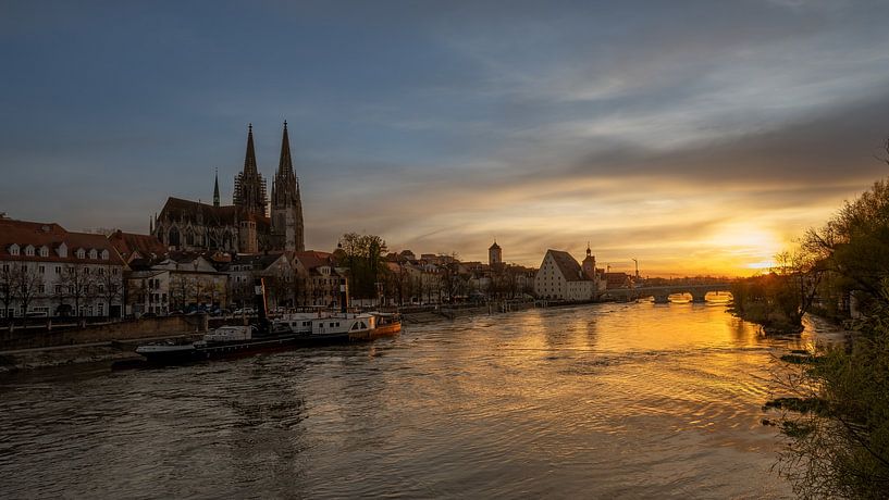 Regensburg bei Sonnenuntergang von Rainer Pickhard