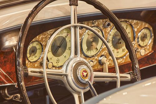 Dashboard van een klassieke Mercedes