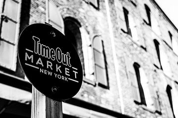 Time Out Market New York in Schwarz und Weiß von Anne van Doorn