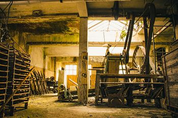 Machines dans une ancienne usine