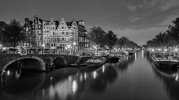 Ein Abend in Amsterdam in Schwarz-Weiß