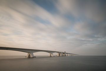 Uferdamm-Brücke von Johanna Blankenstein