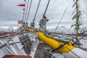Proue du grand voilier Bima Suci pendant la navigation à Den Helder