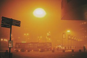 Amersfoort Centraal Station op een vroege mistige morgen van Lars van 't Hoog