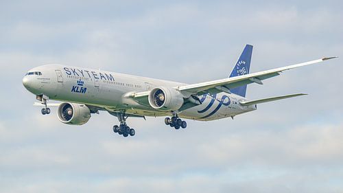 KLM Boeing 777-300 in SkyTeam kleuren.