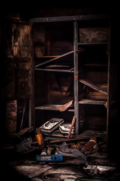 Lege Kast by Michiel ter Elst