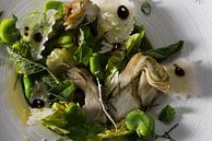 Vegetarischer Salat mit Artischocke, Saubohne, Minze und Parmesan von Igor Sens Miniaturansicht