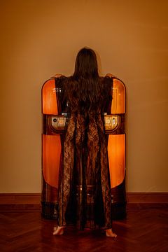 Woman with Jukebox linked in heat by Dirk Lahuis