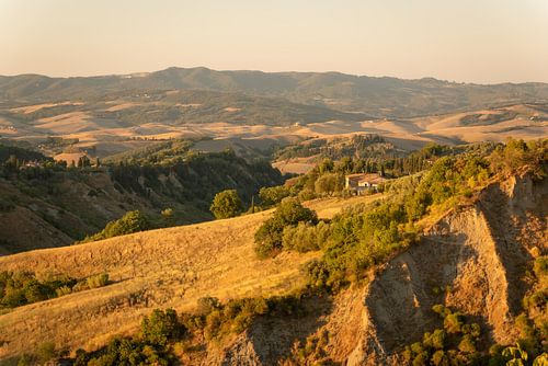 Coucher de soleil dans les collines de Toscane | Italie | Photographie de voyage sur Mariska Scholtens