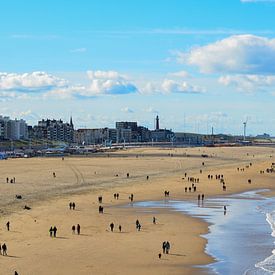 Scheveningen, zee, kust, mensen, strand, Den Haag van Marjolijn Vledder