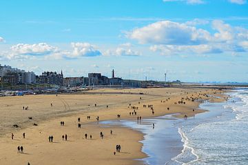 Scheveningen, zee, kust, mensen, strand, Den Haag van Marjolijn Vledder