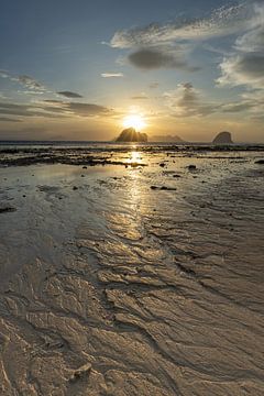 Zonsopgang op Koh Ngai van Walter G. Allgöwer