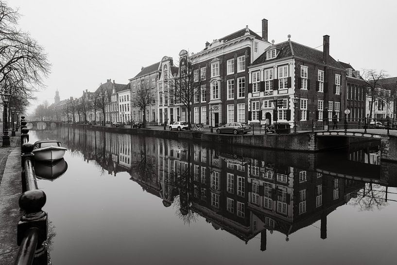 Het Rapenburg in Leiden in BNW 3-2 van Martijn Jebbink Fotografie