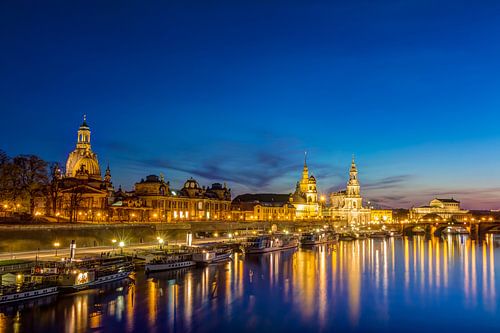 Dresden zur blauen Stunde – Barockes Elbpanorama von Michel Lask