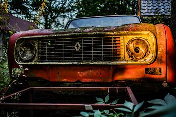 Renault 4 abandonnée, chantier abandonné.