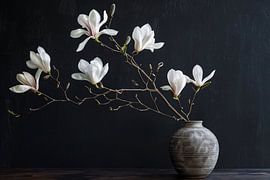 Magnolienblüten in rustikaler grauer Vase von Art & Soul Creations