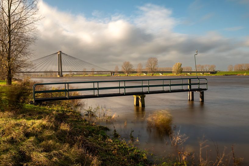 Steiger in de Maas bij Heusden van Mark Bolijn
