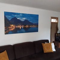 Klantfoto: Riva del Garda aan het Gardameer in Italië bij nacht van Werner Dieterich, op canvas