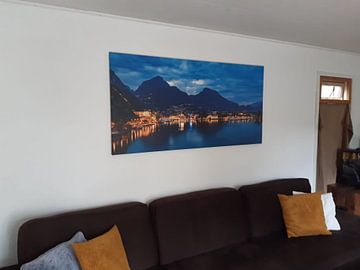 Klantfoto: Riva del Garda aan het Gardameer in Italië bij nacht van Werner Dieterich